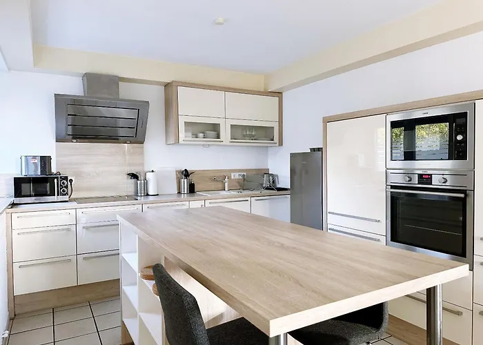 Schöne I Private Parkplätze I Home2share Apartment