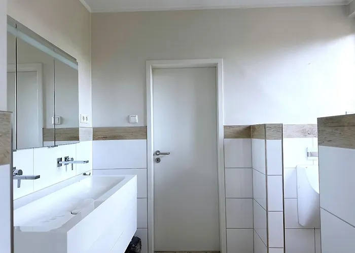 Schöne I Private Parkplätze I Home2share Apartment *